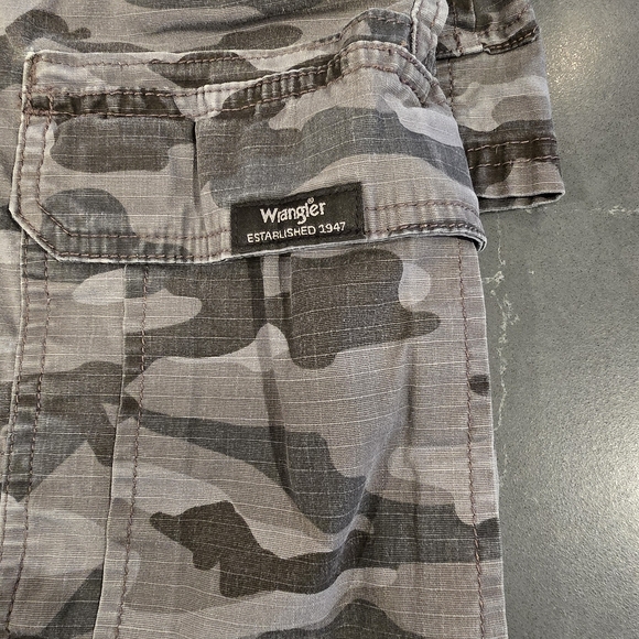 Wrangler Camouflage Cargo Shorts - Picture 2 of 8
